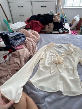 Rachel Zoe Ivory Satin V-Neck Top